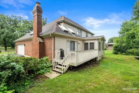 Exterior - 615 E Bailey Rd, Naperville, IL 60565 photo 4 of 6