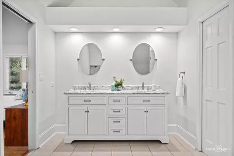 Bath - 615 E Bailey Rd, Naperville, IL 60565 photo 2 of 5