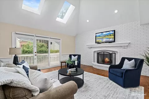 Living - 615 E Bailey Rd, Naperville, IL 60565 photo 2 of 4