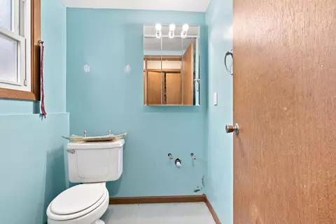 Bath - 1120 Joel Ave, Aurora, IL 60505 photo 3 of 3