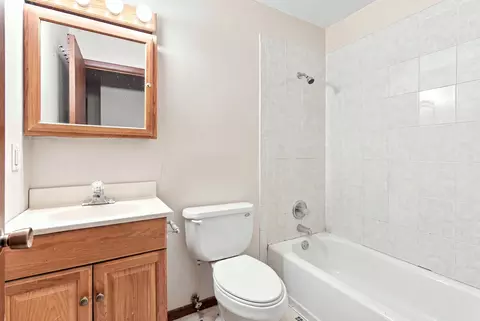 Bath - 1120 Joel Ave, Aurora, IL 60505 photo 2 of 3