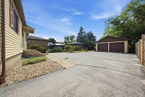Exterior - 17946 Hickory St, Lansing, IL 60438 photo 4 of 7