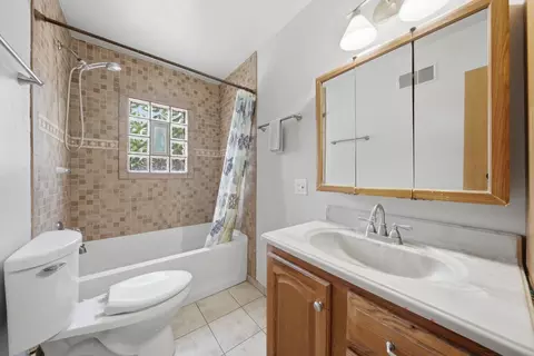 Bath - 17946 Hickory St, Lansing, IL 60438 photo 1 of 1