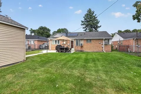 Exterior - 964 S 3rd Ave, Des Plaines, IL 60016 photo 2 of 2