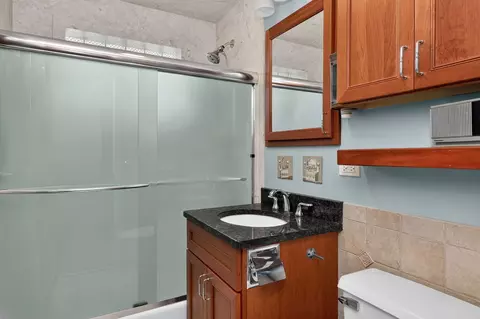 Bath - 964 S 3rd Ave, Des Plaines, IL 60016 photo 1 of 1