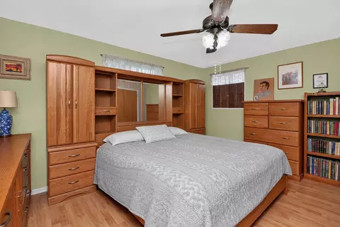 Bedroom - 964 S 3rd Ave, Des Plaines, IL 60016 photo 1 of 1