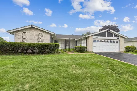 1564 White Trl, Elk Grove Village, IL 60007