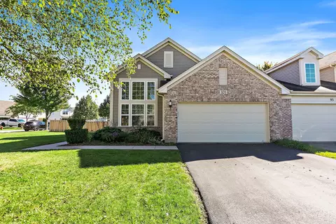 101 Boathouse Rd, Pingree Grove, IL 60140
