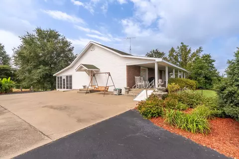 Exterior - 4202 Walnut Ln, Junction, IL 62954 photo 2 of 12