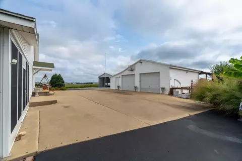 Exterior - 4202 Walnut Ln, Junction, IL 62954 photo 5 of 12