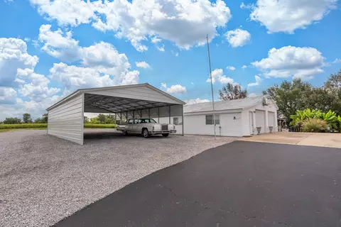 Exterior - 4202 Walnut Ln, Junction, IL 62954 photo 6 of 12