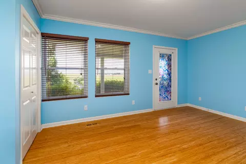 Living - 4202 Walnut Ln, Junction, IL 62954 photo 3 of 3