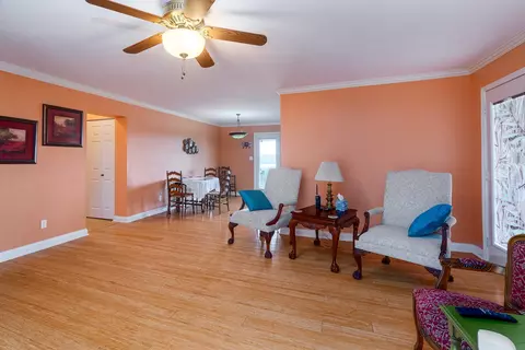 Living - 4202 Walnut Ln, Junction, IL 62954 photo 2 of 3