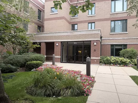 891 Central Ave #219, Highland Park, IL 60035