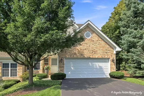 194 Red Top Dr, Libertyville, IL 60048
