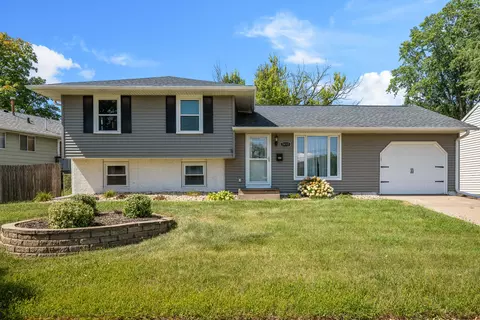 3410 18th St, Bettendorf, IA 52722