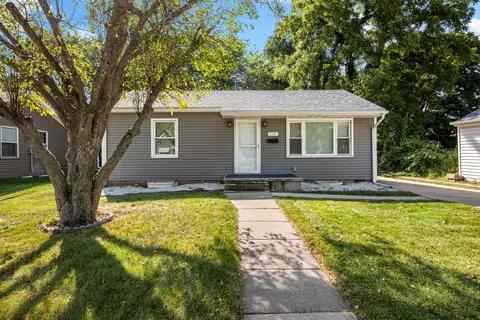 940 31st St, Bettendorf, IA 52722