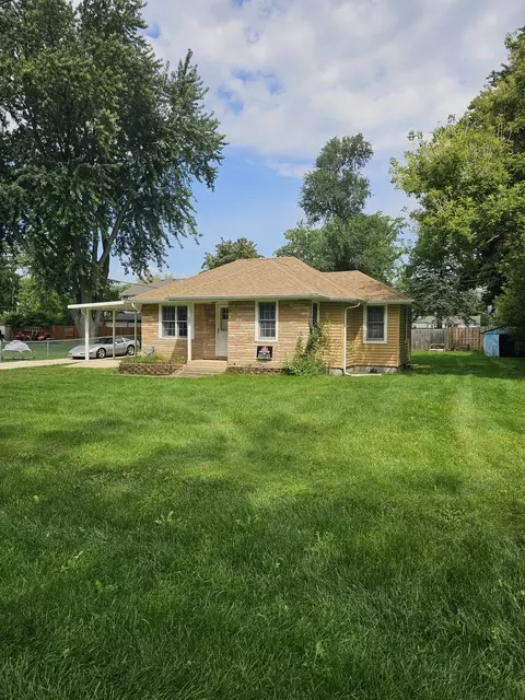 7304 Hiawatha Dr, Wonder Lake, IL 60097