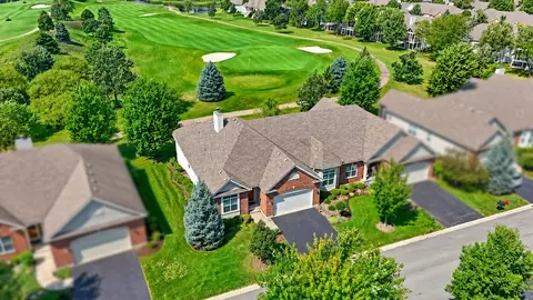 4780 Coyote Lakes Cir, Lake In The Hills, IL 60156