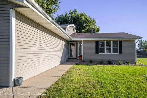 Exterior - 409 Hickory Dr, Davis Junction, IL 61020 photo 3 of 8