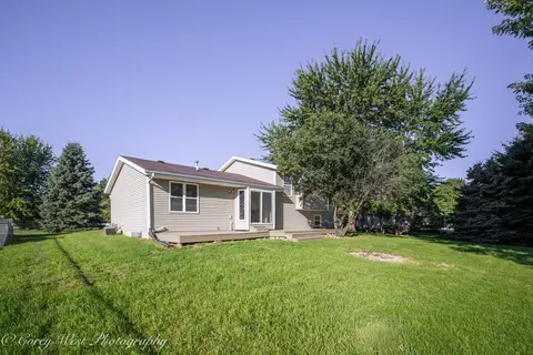 Exterior - 409 Hickory Dr, Davis Junction, IL 61020 photo 5 of 8