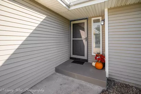 Exterior - 409 Hickory Dr, Davis Junction, IL 61020 photo 4 of 8
