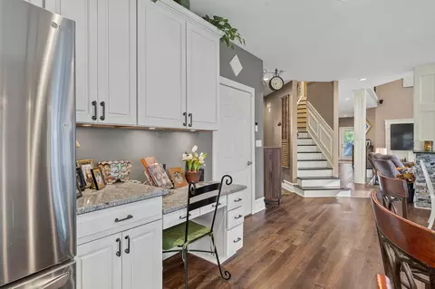 Entry Way - 110 Rolling Knolls Ave, Elgin, IL 60120 photo 2 of 6