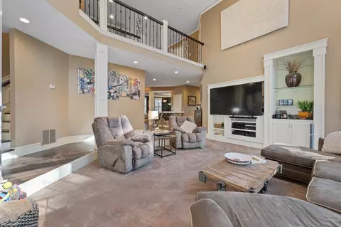 Living - 110 Rolling Knolls Ave, Elgin, IL 60120 photo 4 of 9