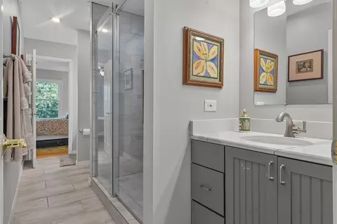 Bath - 110 Rolling Knolls Ave, Elgin, IL 60120 photo 5 of 5