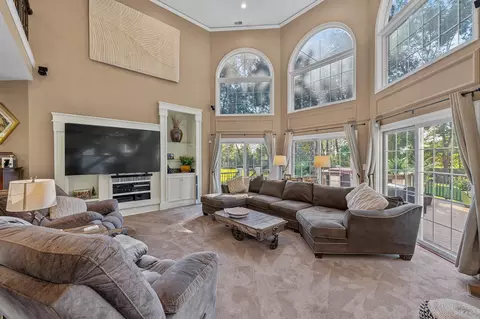 Living - 110 Rolling Knolls Ave, Elgin, IL 60120 photo 3 of 9