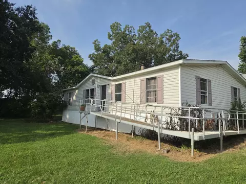 802 E O Henry St, Mcleansboro, IL 62859