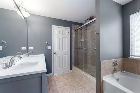 Bath - 14610 General Dr, Plainfield, IL 60544 photo 3 of 3