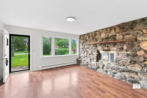 Living - 599 N Willow Rd, Elmhurst, IL 60126 photo 4 of 4