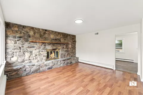 Living - 599 N Willow Rd, Elmhurst, IL 60126 photo 2 of 4