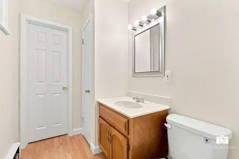 Bath - 599 N Willow Rd, Elmhurst, IL 60126 photo 1 of 3