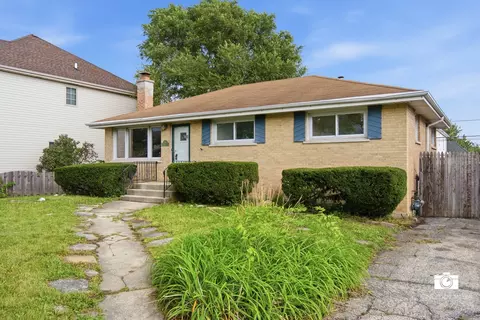 Exterior - 599 N Willow Rd, Elmhurst, IL 60126 photo 3 of 7