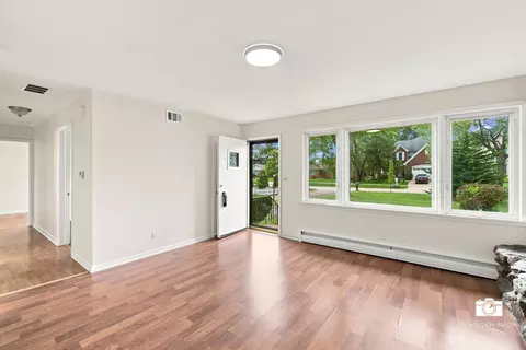 Living - 599 N Willow Rd, Elmhurst, IL 60126 photo 3 of 4