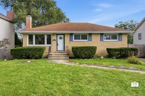Exterior - 599 N Willow Rd, Elmhurst, IL 60126 photo 4 of 7