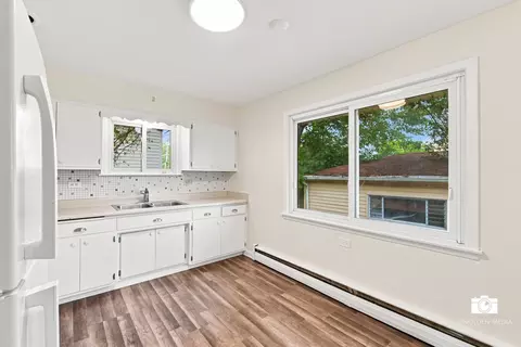 Kitchen - 599 N Willow Rd, Elmhurst, IL 60126 photo 1 of 4
