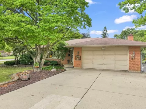 Exterior - 3310 Plum Grove Dr, Rolling Meadows, IL 60008 photo 3 of 9