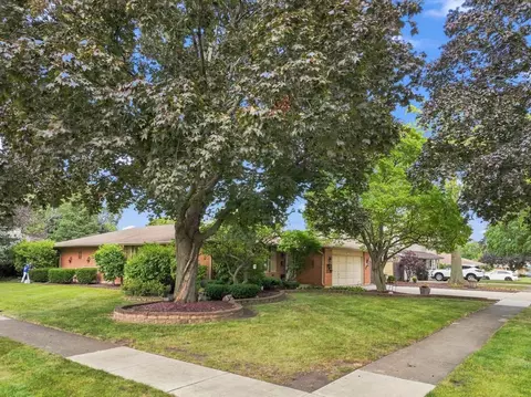 Exterior - 3310 Plum Grove Dr, Rolling Meadows, IL 60008 photo 5 of 9