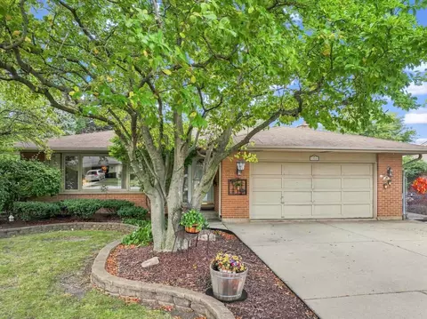 Exterior - 3310 Plum Grove Dr, Rolling Meadows, IL 60008 photo 2 of 9