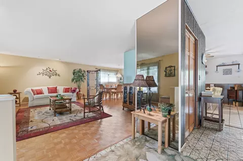 Entry Way - 3310 Plum Grove Dr, Rolling Meadows, IL 60008 photo 2 of 3