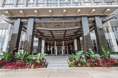 655 W Irving Park Rd #4003, Chicago, IL 60613