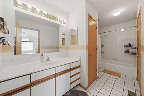 Bath - 7420 Maple Dr, Justice, IL 60458 photo 2 of 2