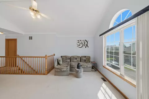 Living - 7420 Maple Dr, Justice, IL 60458 photo 4 of 5