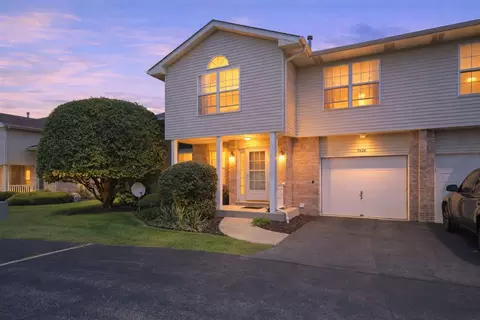 Exterior - 7420 Maple Dr, Justice, IL 60458 photo 2 of 6