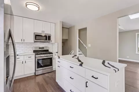 Kitchen - 2347 S 17th Ave, Broadview, IL 60155 photo 3 of 5