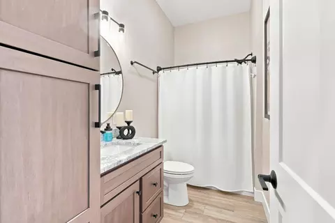 Bath - 1700 14th St, Dewitt, IA 52742 photo 4 of 5