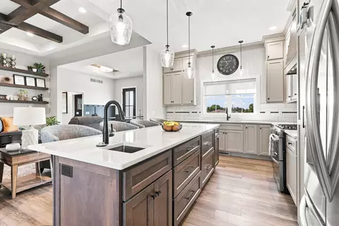 Kitchen - 1700 14th St, Dewitt, IA 52742 photo 4 of 5